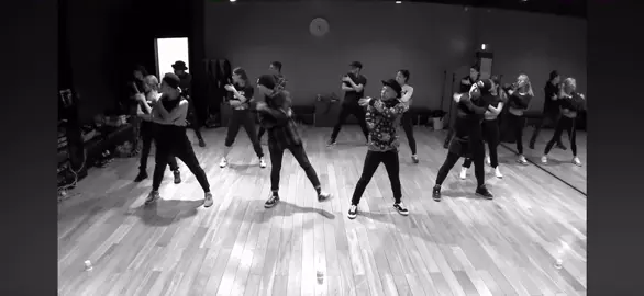 G-DRAGON✖️TAEYANG🟰GOOD BOY❤️‍🔥❤️‍🔥 Dancepracticevideo🩷 #GOODBOY #GDRAGON #TAEYANG #GDxTAEYANG #BIGBANG #KPOP #KPOPDANCE #YGFAMILY #GOODBOYchallenge #GDxSOL #KPOPICON #YGLEGENDS #LegendaryStage #KpopKings