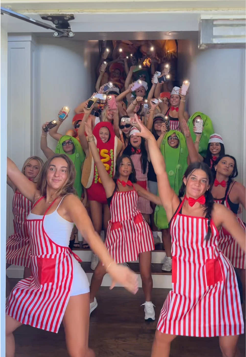 WELCOME TO DIAMOND- TOWN! 🔥🔥🔥@guyfieri  #dinerdriveinsanddives #adpi #alphadeltapi #sorority #gogreek 