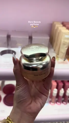 Nouveau parfum Rare Beauty chez Sephora Champs-Élysées✨ 📸 Ne manquez pas le photobooth pour une photo souvenir  @SEPHORA @Rare Beauty #rarebeauty #selenagomez #perfume #champselysees #sephora #bonplanbeauté 