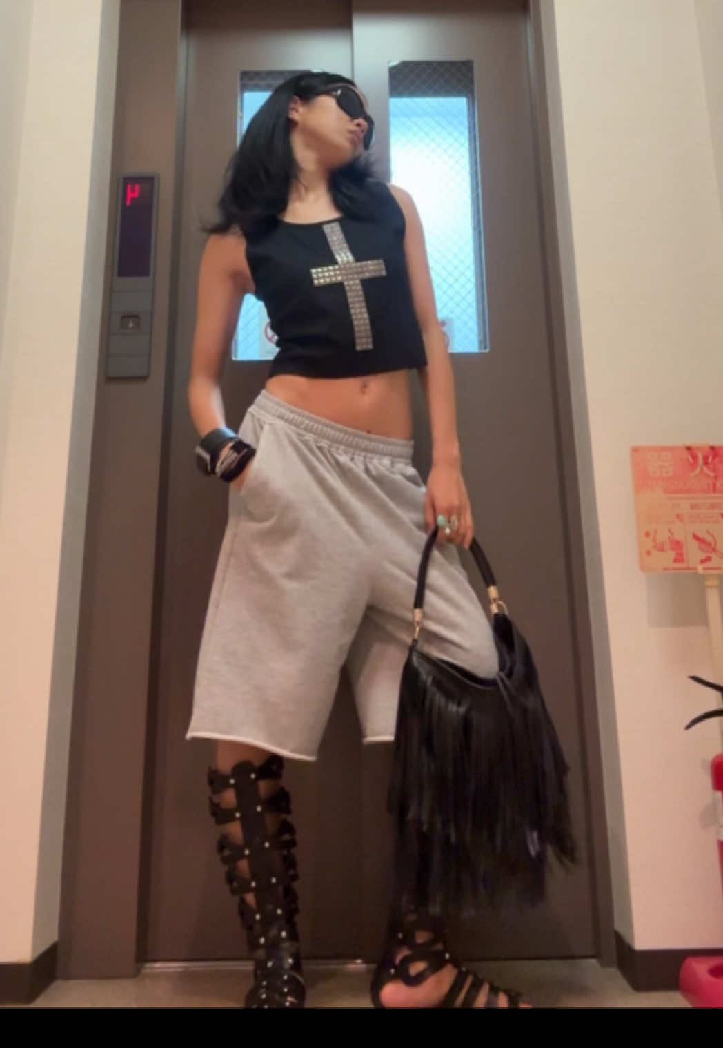#grungegirl #girlworld #2010snostalgia #gothic #gladiatorheels #crosstop #viraltiktok 