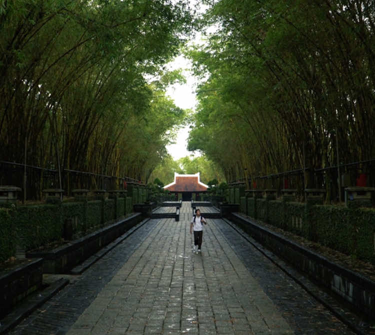 “Đền thờ Vua Hùng – TP. Thủ Đức, nơi tôn vinh các vị Vua Hùng đã có công dựng nước. Giữa không gian rừng cây xanh mát, ngôi đền mang vẻ uy nghi, trầm mặc, là điểm đến thiêng liêng để tưởng niệm, tri ân cội nguồn dân tộc.”  📍 Công viên Lịch sử – Văn hóa Dân tộc, P. Long Bình, TP. Thủ Đức (Q9 cũ), TP.HCM #healing #thiennhien #denvuahung 