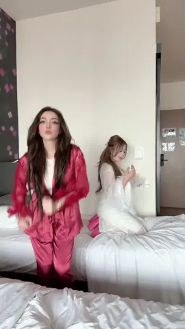 Trend ikutqn tapi siang hari 🤣 #trend #pyjamas #bff #viral #birthdaygirl 