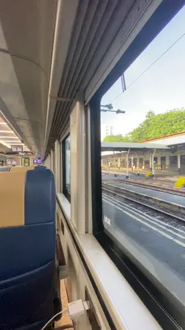 mentahan berangkat surabaya gubeng #keretaapi #keretaapiindonesia #keretaapikita #indonesianrailways #railfansindonesia #daop8 #surabayagubeng #gayabarumalamselatan #fyp #fypシ゚ 