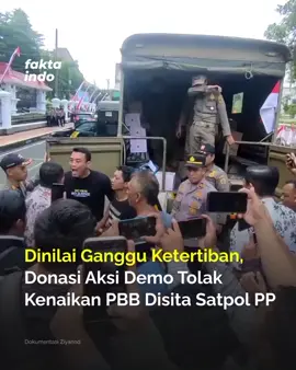 Ratusan warga mendatangi Markas Satuan Polisi Pamong Praja (Satpol PP) Kabupaten Pati, Selasa (5/8/2025), untuk memprotes penyitaan air mineral donasi warga yang disiapkan untuk aksi demonstrasi menolak kenaikan Pajak Bumi dan Bangunan Perdesaan dan Perkotaan (PBB-P2) hingga 250 persen.   Massa merupakan bagian dari kelompok Masyarakat Pati Bersatu yang tengah mempersiapkan aksi besar di Alun-Alun Pati pada 13 Agustus 2025.  Sejak 1 Agustus, mereka membuka posko donasi di depan Kantor Bupati Pati. Donasi yang diterima berupa logistik seperti air mineral dan makanan, termasuk telur busuk sebagai simbol protes.   Namun pada Selasa pagi (5/8), ketegangan terjadi antara inisiator aksi dengan personel Satpol PP yang meminta agar posko dipindahkan. Alasannya, lokasi tersebut akan digunakan untuk kegiatan Hari Jadi ke-702 Kabupaten Pati dan peringatan HUT ke-80 RI. Ketegangan memuncak ketika Plt Sekda Pati, Riyoso, memerintahkan penyitaan kardus-kardus air mineral oleh Satpol PP. Native 2   Reaksi keras muncul, ratusan warga secara spontan mendatangi kantor Satpol PP. Mereka menilai penyitaan donasi warga tidak pantas.  Baca Juga   