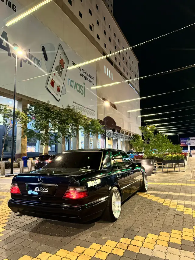 RONDA MALAM 😁 #mercedesbenz #e220 #w124 #masterpiece 