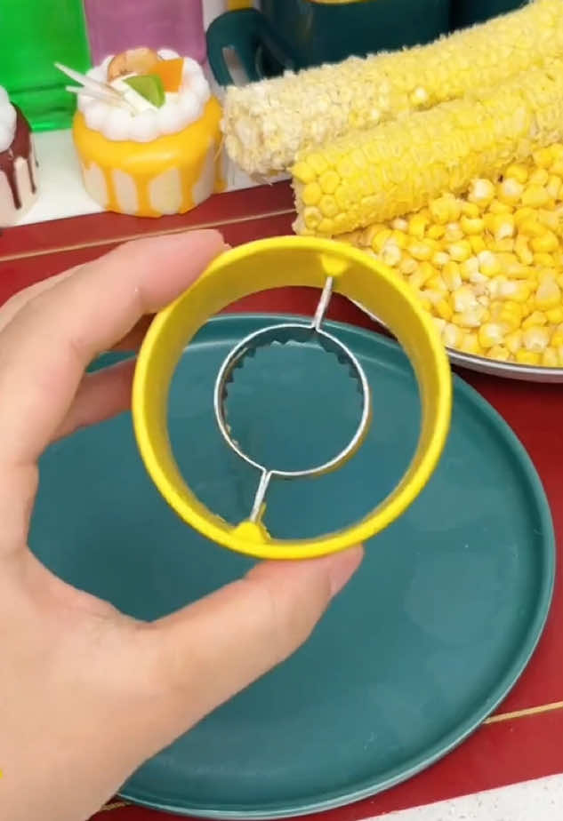 🌽 Remove Corn in Seconds! ⏱️ Quick & easy corn stripper – no mess, no waste! 😍 #CornStripper #KitchenHack #DapurMalaysia #HomeCookingMY #CornTool #KitchenGadget #TikTokFinds #MalaysiaKitchen #SimpleTools #DapurTips