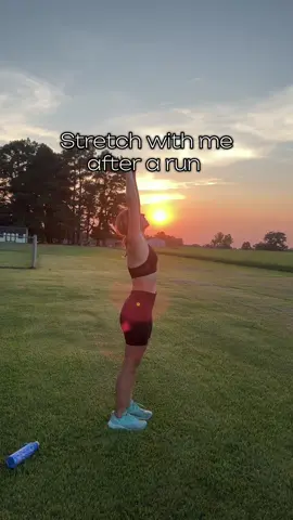 A 5 min stretch routine after a run. Since starting yoga this summer, I’ve really been focusing on becoming more flexible and working on my shoulders! I discovered I have rotator cuff issues! 😅😅  #halfmarathontraining #Running #runnergirl #runtok #stretching #stretch #FitTok 