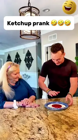 Ketchup prank 😄😄😄#funny #funnyvideo #scared #scarecam #scary #foryou #scareprank 