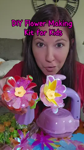 the perfect gift for kids that like to make things- DIY Flower kit #DIY #flowermakingkit #flowers #kidstoys #kidscrafts #giftsforkids 