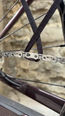 🧵 Cyclists, Shoelace Chain Link Hack! ⛓ #bikehack #bifelife #roadbike #bike