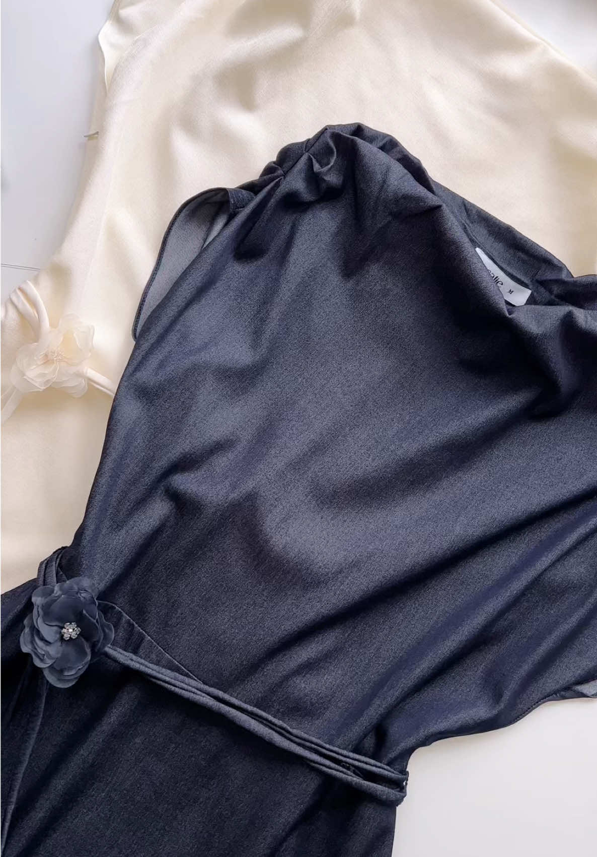 Chiếc váy tơ Lamé đính kết hoa Trà phiên bản trễ vai nhẹ nhàng mới lên kệ #Calie #unboxing #congso #SimplyPretty 