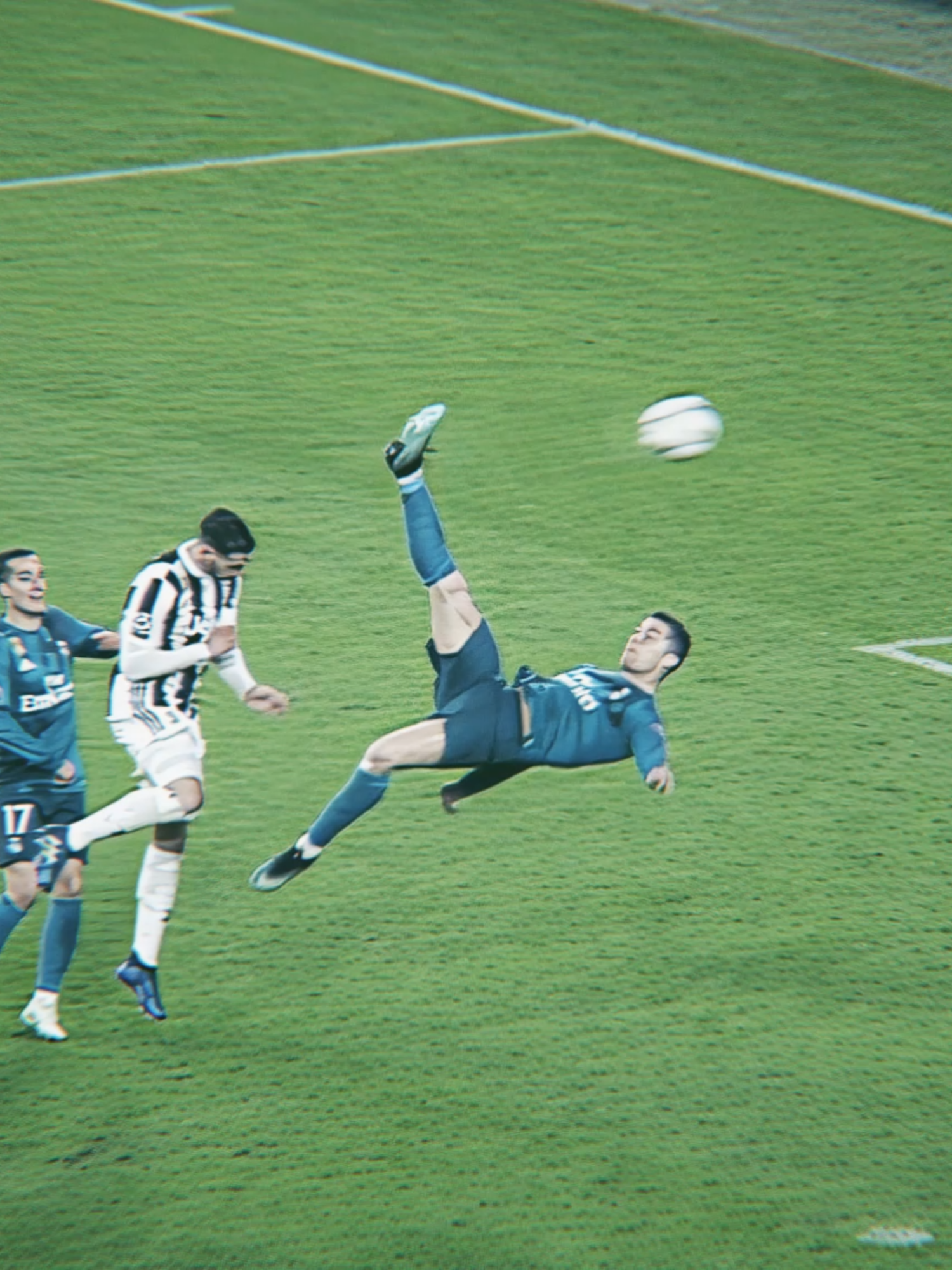 Ronaldo's bicycle kick in 2018.. 🥶🔥 #edit #4k #fyp #xybca #goviral #120fps #ronaldo