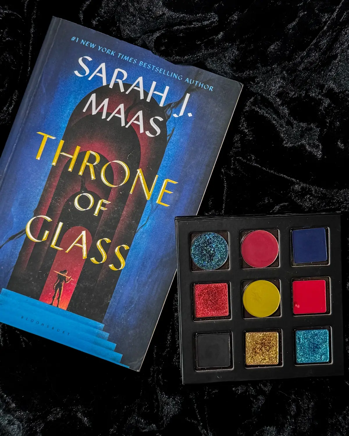 continuing the throne of glass series by sarah j maas in palette form! had so much fun with the assassins blade palette & can’t wait to continue these🖤 ✨palette deetz✨ @bellabeautebar ocean jewel palette* (code BATTYBEAN) @Glaminatrix Cosmetics bonfire & grounded palettes* (code BATTYBEAN) @Blend Bunny Cosmetics beauty below & @Ellis_Atlantis garden of stars palettes* (code BATTYBEAN) @DEDESIGNATURE fearless holiday palette* (code BATTYBEAN) *gifted #byop #buildyourownpalette #singleshadows #indiemakeup #indieeyeshadow #bellabeautebar #blendbunnycosmetics