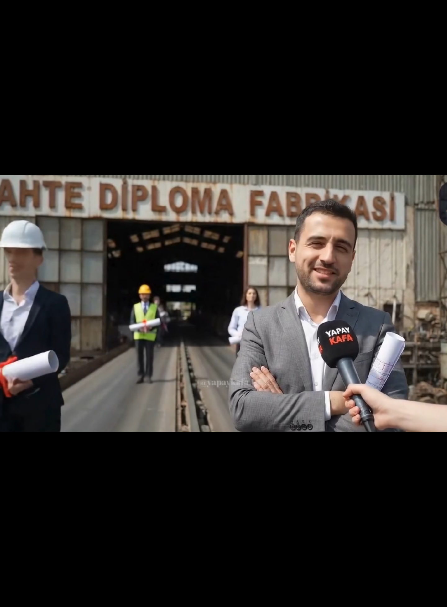 Her eve lazım 🤣 @Yapay Kafa  #sahte #diploma #fabrika #üretim #fyp #yapayzeka #ai #doktor #avukat #psikolog #memur #başkan #mizahtürkiye #mizah #Siyaset #milletvekili #trend #viralvideo 