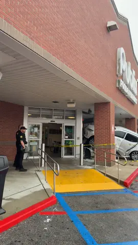 @Publix #carcrash #publix #accident 