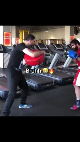 That power is ridiculous 😭😭😭 (h/t boxing_dream____/IG) #boxer #boxing 