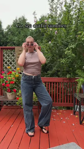 I loveee this trend. @ALLSAINTS tee and @STAUD x @Wrangler jeans are literally perfect  —————————————— #goseeoutfit #fashiontiktok #basicstyle #stylesnap #ootdinspo 