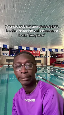 Subo que no quiero ir más a natación, que ya fue, que necesito un descanso. Y el primero en darle “me gusta”... el coach. Me quedé mirándolo como: ¿¡eh!? ¿Ese like es apoyo emocional o una amenaza silenciosa? Ahora no sé si me está dando el visto bueno para faltar… o si me espera mañana con doble carga. 😬🏊‍♂️ #ElCoachLikeaTodo #LikeConMensajesOcultos #NataciónMood #NoSéSiFaltar #SorpresasDelEntrenador #CoachEnModoMisterioso #MemeCut #Meme 