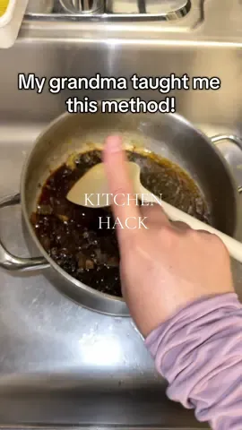 Try this — it’s a total kitchen + cleaning hack! #KitchenHack #CleaningHack #SmartMomTips #MomLifeHacks #HomeHacks #KitchenTricks #UsefulHacks   