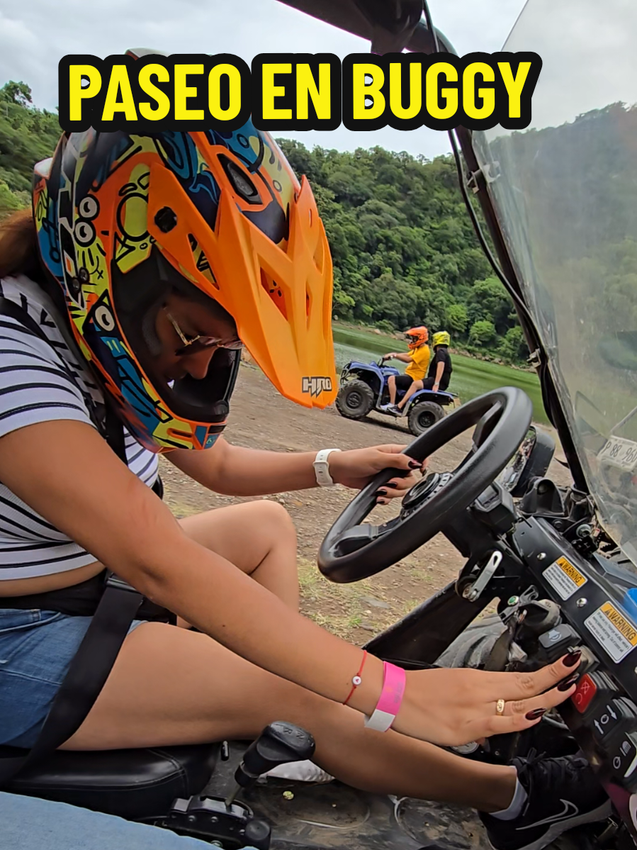 Disfrutando con amigos de unas lindo paseo en la laguna de alegría en Usulután sumando una nueva aventura #alegriausulutan #elsalvador #buggy #todoterreno #4x4 #paseo #aventura 