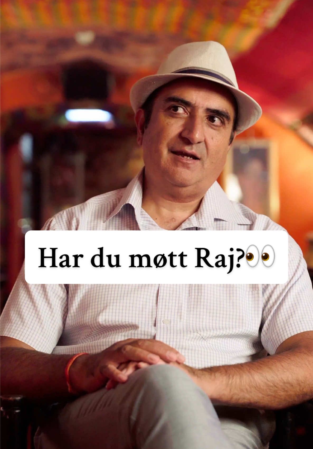Har du møtt Raj? Han er en rolig kraft bak Mother India – og sammen med søsteren Sarita har han drevet restauranten siden 1995 💛 Alt startet med en idé fra moren deres: “Vi er gode nordmenn. Vi er gode indere. Kristiansand trenger indisk mat.” Fredag den 13. januar åpnet de dørene – og resten er historie. Raj er kanskje ikke den som roper høyest. Men han er der – alltid. Med oversikt, klokskap og kjærlighet til det han bygger sammen med søsteren sin. Nå skal du få bli bedre kjent med Raj – følg med her på sosiale medier.