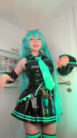 the outfit came with the gojo glasses #hatsunemikucosplay #vocaloidcosplay #hatsunemiku #cosplay 