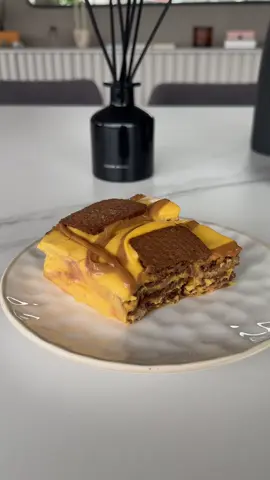 Que nombre le pondrían a este postre? 🤭 #postresfaciles #postrescaseros #postresdeliciosos #moussedelucuma #lucuma #tortadegalleta #fypシ゚ 