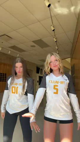 Media day📸 #fypp #viral #volleyball #mediaday #twin #pictures #fyp 