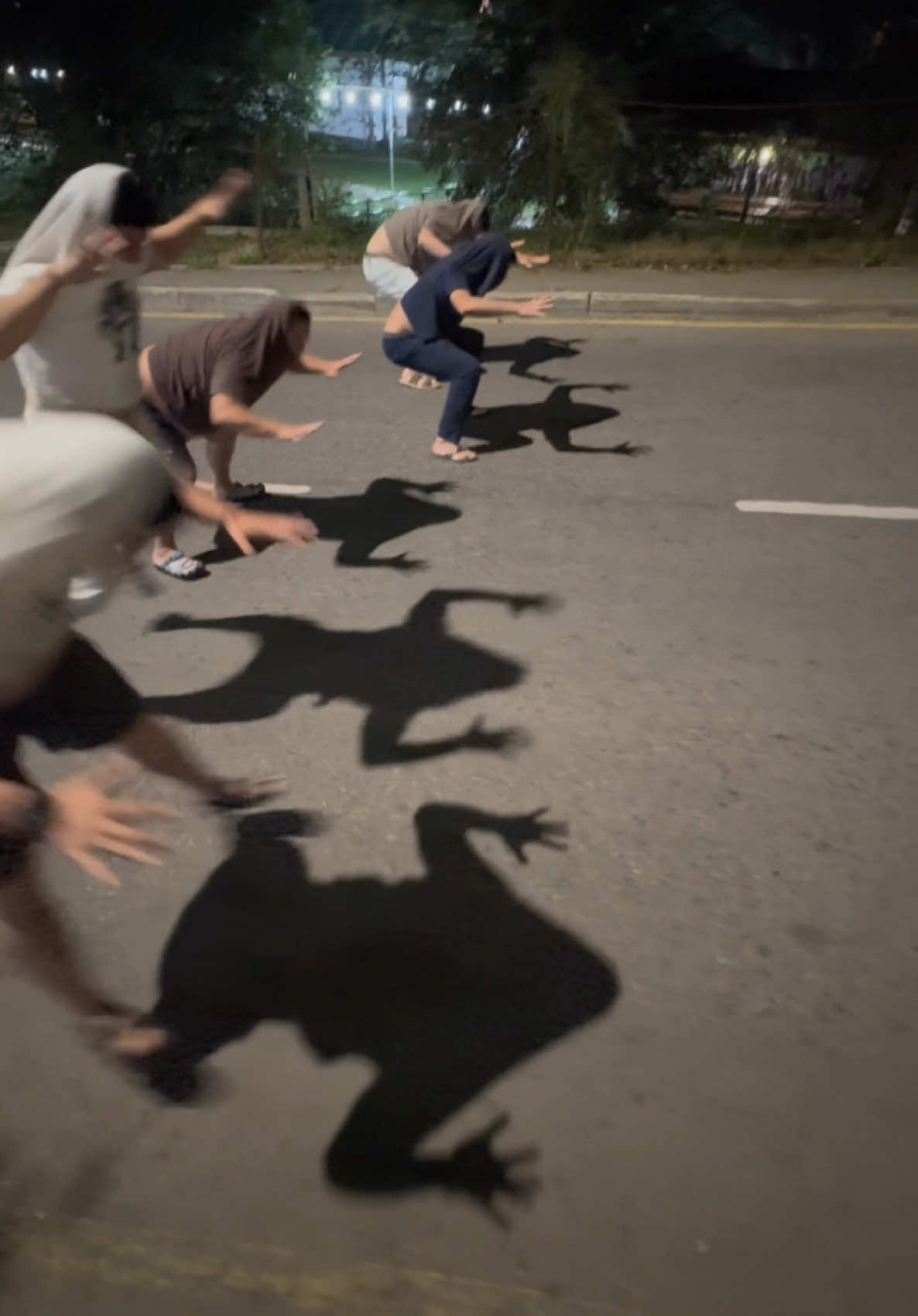 Недавно прошли соревнования гигантских лягушек 😂😂😂