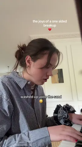 quicksand (the demo) out now on SoundCloud!!! ~ “She hung her boots up on the peg and turned into a nervous wreck” 🩸 #quicksand #newmusic #singersongwriter #VoiceEffects 