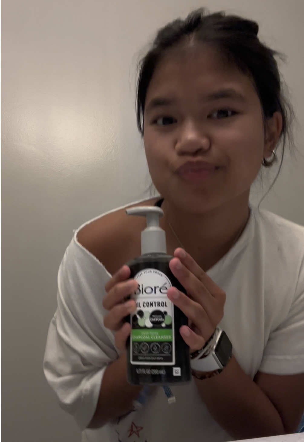 do you have enlarged pores or noticeable pores like me?? trust when i say this nearly cleared my pores out in just a week!  • #charcoalcleanser #biorepartner #skincare #enlargedpores #skincareroutine @Biore Skincare  