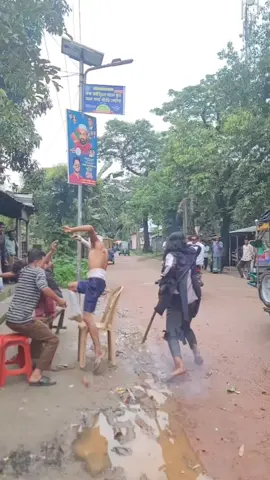 পাগল যখন নিজেই ভয় পায় 🤣🤣🤣 #viral #2025 #video #deals #tiktok #comedia. 