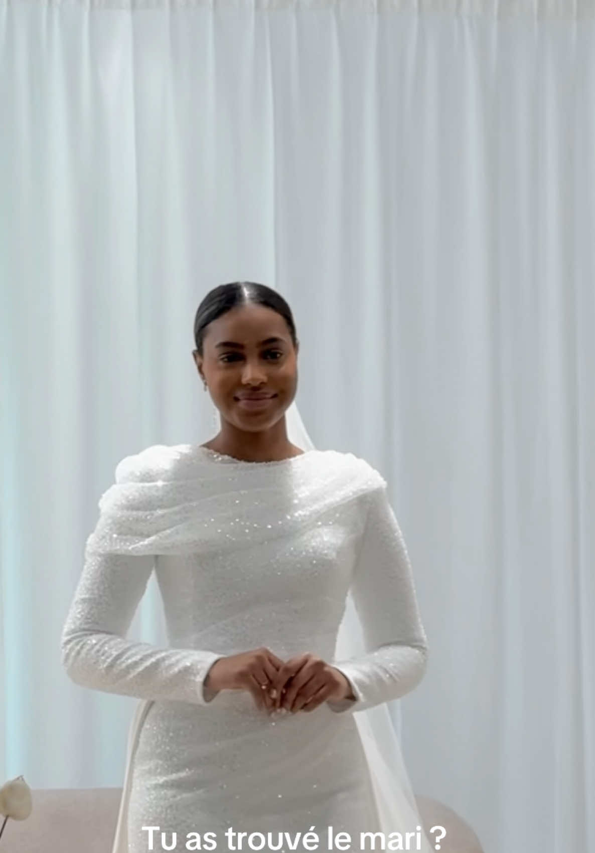 Pour la robe on a ce qu’il faut ✨ Pour le mari : à toi de jouer ♡  #fyp #mariage #pariswedding #weddingdresses #maisonaman #locationrobedemariee #mastour 