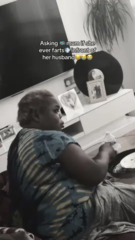 MUPEPE YA NZAMBE whilst she’s eating is crazy😂😭😭 #congolaise🇨🇩 #only1elohim #congolesemum #farting #prankingmymom 