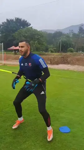 #LIVEIncentiveProgram #LIVEStory #PaidPartnership  Tareas de traslados  #medellín #goalkeeper #goalkeepertraining #entrenamientoporteros #Soccer 
