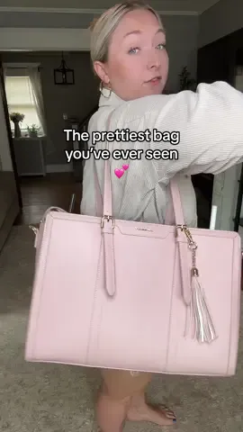 Obsessed isn’t even the word 😍 So glad I got mine in time! 💕 #laptopbag #laptoptotebag #workbag #schoolbag #lovevook 