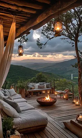 هدوء الطبيعة، ونسمات البرد تلف المكان… 🔥 صوت الحطب يطقطق، والهواء مشبع برائحة الأرض بعد المطر 🌲 لحظات ما تنشرى، بين دفء النار وجمال المنظر. #د#ديكورت#تصميم_داخليز#زوايا_رايقةط#طبيعة_خلابةد#دفا_الحطبج#جلسات_خارجية #h#homevibesc#cozydecorn#natureaesthetici#interiorstyleo#outdoorchillfirewoodvibes