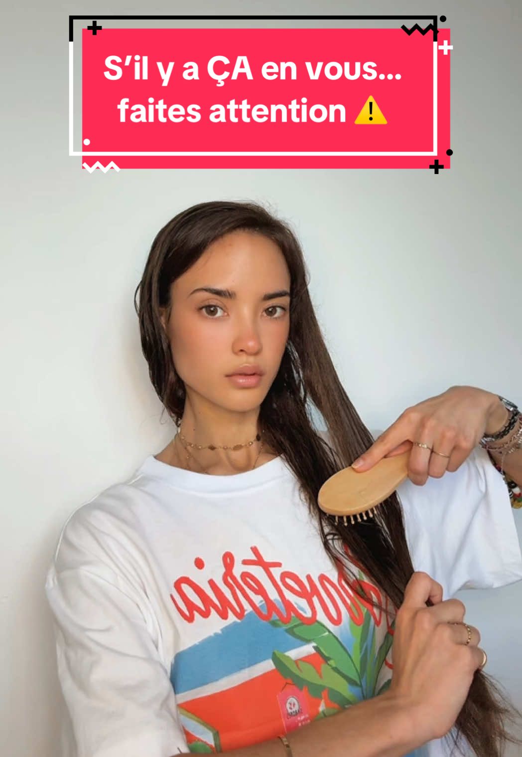 Il y a des gens qui ont quelque chose de magnétique… ils attirent l’attention et fascinent sans le vouloir. Mais si vous en faites partie, vous avez peut-être remarqué que certaines personnes vous sont hostiles, sans même vous connaître… juste parce que votre rayonnement les dérange. Alors même si c’est parfois plus simple de se faire petit pour être accepté, ne vous empêchez pas de vivre, d’être et d’aimer. On a besoin de votre lumière 🫶🏽 #bienetremental #développementpersonnel #confianceensoi #amourdesoi #personnalité #moodbooster #inspirationalspeech #paixinterieure #paixintérieure #regarddesautres #acceptationdesoi #keepshining 