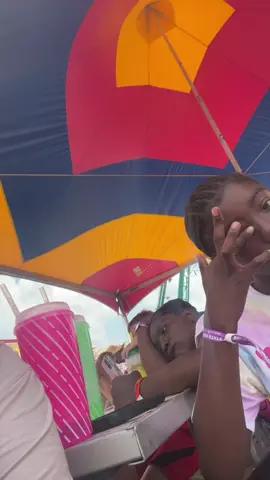 She wanna see the #llamas