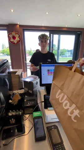 Sorry bro but at Burribros we are faster😉🤣! Pamätajte, že teraz nás nájdete na Bolt y Wolt🤩 Stará Vajnorská 50, 831 04 Nové Mesto  Naše rozvrhy: pondelok: 9:00 - 21:00 utorok: 9:00 - 21:00 streda: 9:00 - 21:00 štvrtok: 9:00 - 21:00 piatok: 9:00 - 22:00 sobota: 10:00 - 22:00 nedeľa: 11:00 - 22:00 - - - #bratislava #slovakia #gastro #fyp #europe #trending #newbrand #viral #foodlover #mexico #bratislava🇸🇰 #slovakia🇸🇰 #mexicanfoodlovers❤️🌮👍 #mexicanfood