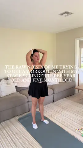 I just had the most relaxing workout🤡🤭🤣 #realisticmomlife #motherhood #momof2 #workoutwithme #motherhoodunfiltered #postpartum #postpartumjourney #postpartumworkout 