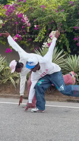 Two bodies one rhythm ,don’t blink ,this is what FLOW looks like🌊🔥@Trickmang  Dc: Us #theboyinglasses #dwpacademy #trickmang #Detrick 