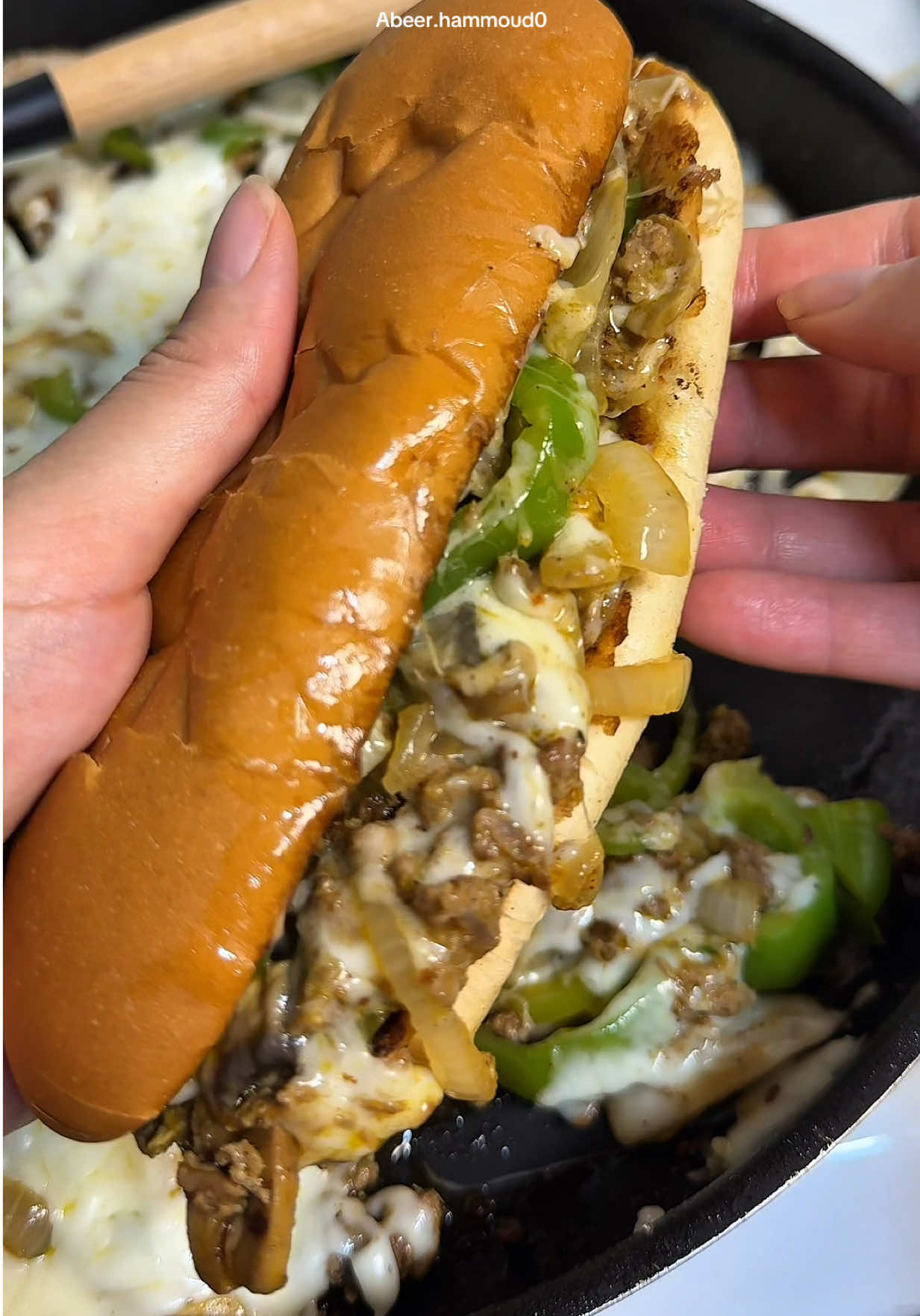 تصويت يا جماعة🥰😊🫣 فيلي تشيز ستيك باللحمة المفرومة❤️‍🔥 لحمة مفرومة بصل فليفلة خضرا فطر ملح ملعقة كبيرة خردل ملعقة كبيرة صوي صوص جبنة مبروشة موزاريلا أو قشقوان البهارات: ملعقة صغيرة من: _فلفل أسود _بابريكا مدخنة أو عادية _كمون _زنجبيل _قرفة _أوريغانو #فيلي_ستيك_ساندويش #فيلي_ستيك #سندويتش #سندويشات #سندويتشات_سريعة #سندويش #سندويشات #philicheesesteak 