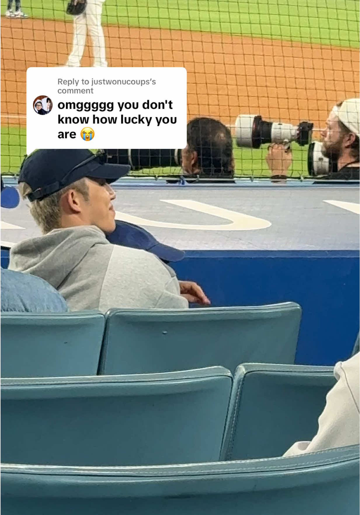 Replying to @justwonucoups this babygirl doesn’t know how lucky SHE is 😭 #seventeen #seventeen17_official #dodgerstadium #fyp #fypシ #kpop @SEVENTEEN #carat 