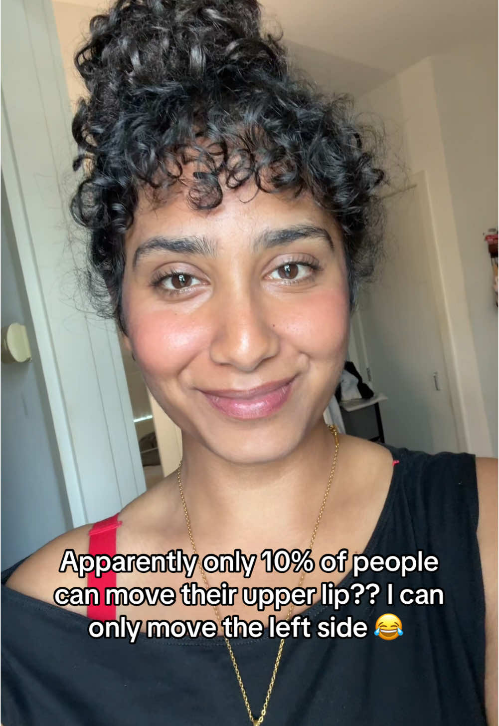 How do you unlock the other side?? 🤔 I’m also right handed/right side dominant so kinda weird that only the left side of my lip moves #fy #foryoupage #trending #weird #silly 