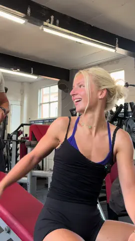 All it took was a little bit of competition 🤣 @celsiusuki  #gymgirl #girlpower #strongwomen ad #girlswholift 