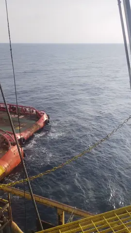 Offshore project pipe line... #panbilmallbatam #viralvideo #mukakuning #fypシ #TimeWarpScan #bismillahfyp #helmkuning 