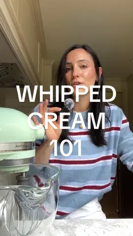 Here’s how to properly whip your cream to get the smoothest consistency!! #whippedcream #bakingtips 