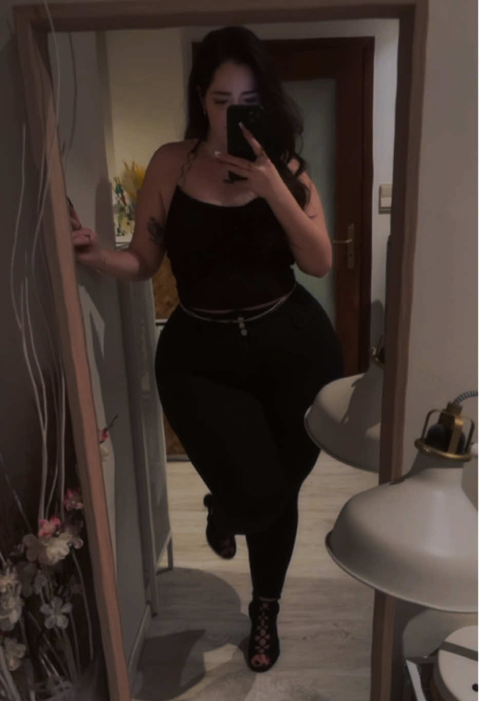 Night out ! 🌙 #pourtoi #trend #FYP #Viral #belgium #fyppppppppppppppppppppppp #TendanceTikTok #ForYouPage #trending #curvymodel #outfitofthenight #girls 