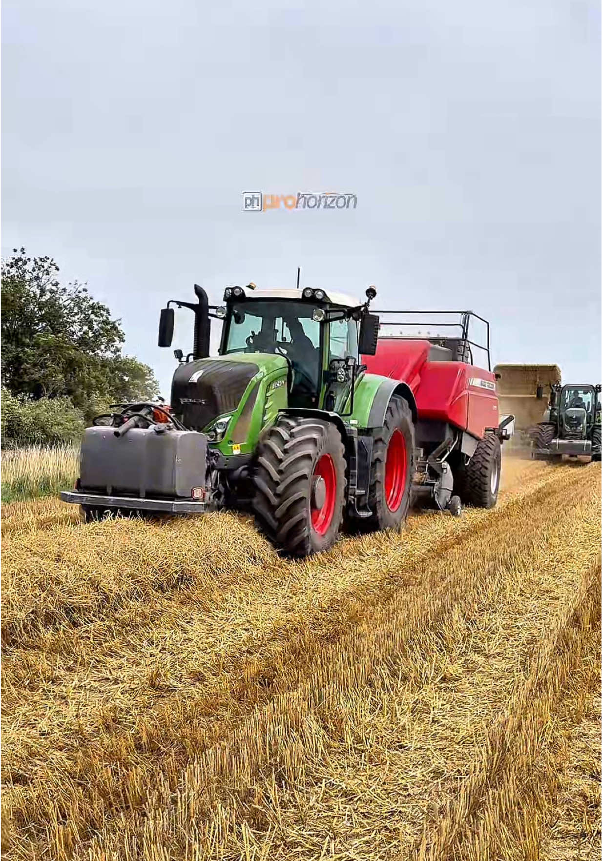 Fendt tractors baling and chasing bales with Straight aline Services #agritok #baling #fendttractor #farmtok 